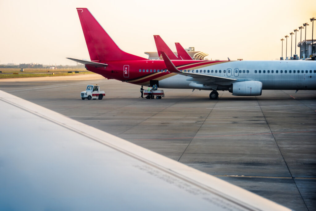 369delta flight dl275 diverted lax
