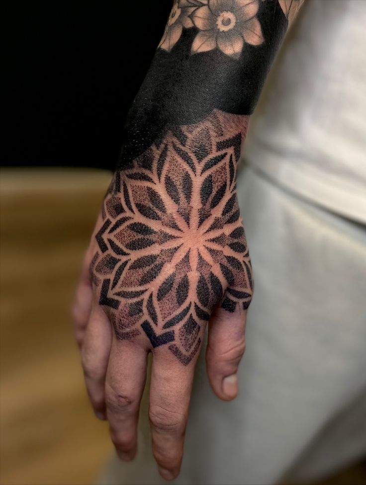 blackwork & dotwork tattoo